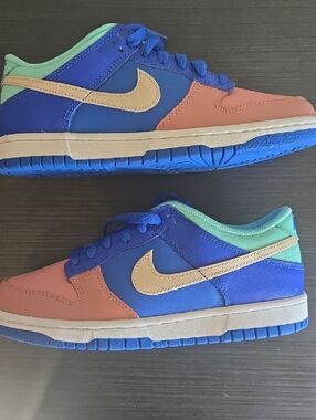 Nike Dunks  SE(GS)  Hypet Royal/Sandrift Blue, Peach Salmon Size 5.5Youth NEW